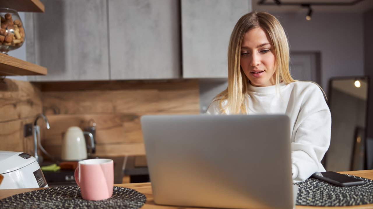 virtual assistant working from the dining room